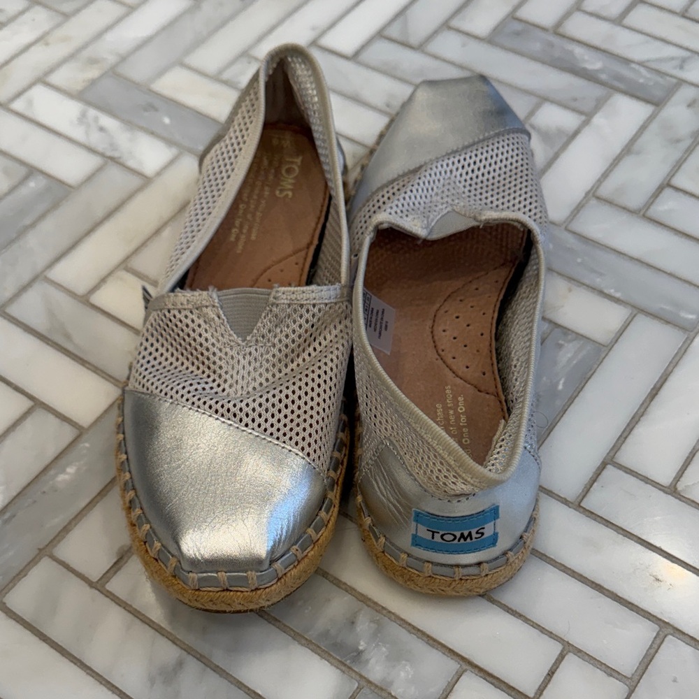 TOMS Women's Metallic Silver Espadrilles